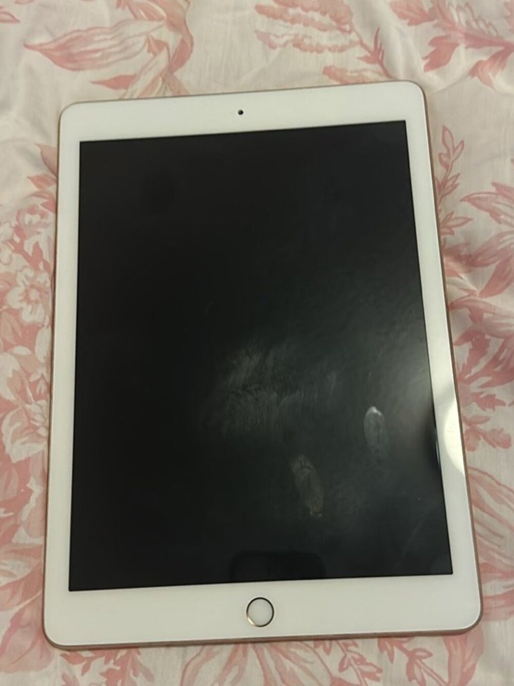 Used iPad 6th Generation Rose Gold 32 GB - Picture 2 of 5